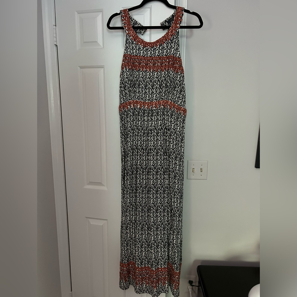 Maxi dress with embroidered trim